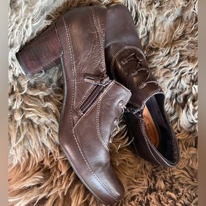 Clarks women’s leather dress shoes. Sz 9 Deep chocolate brown